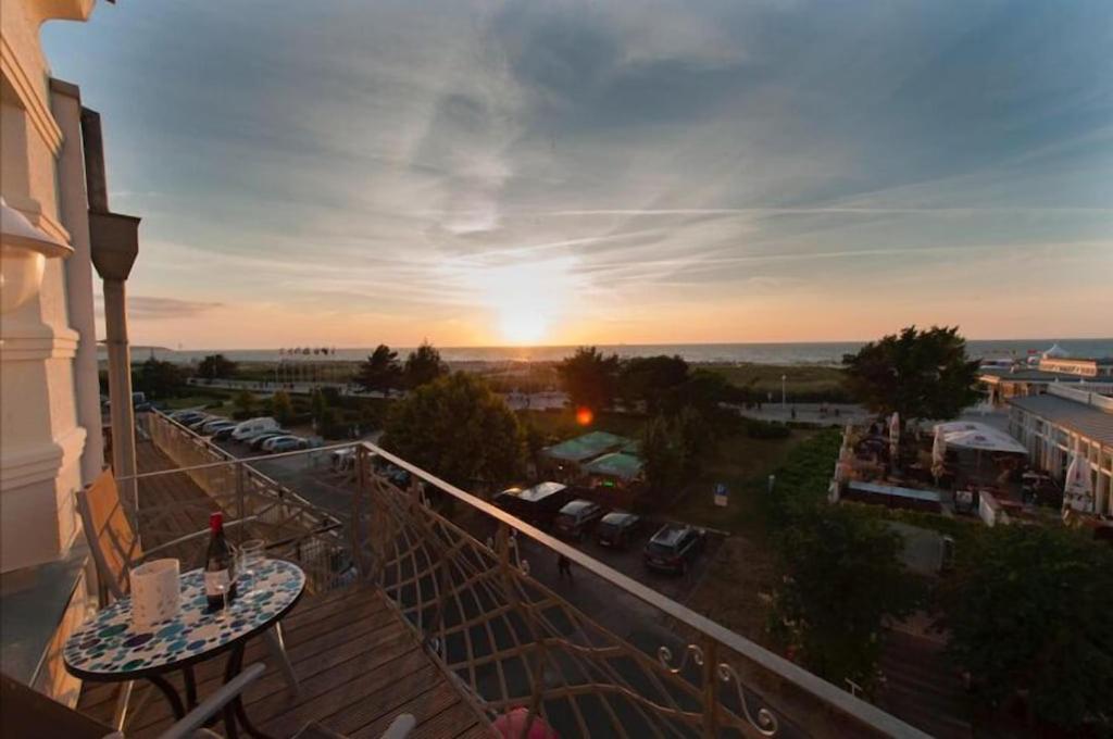 Villa Seeblick Warnemuende - Fewo Mit Meerblick Und Balkon Direkt Am Strand Fuer 2-4 Pers Rostock Exterior foto